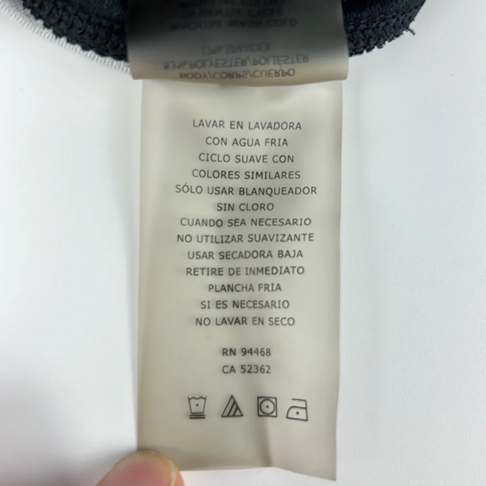 Betsey Johnson Performance Capri Yoga Leggings Black & White Polkadot Sz: M - Picture 8 of 8